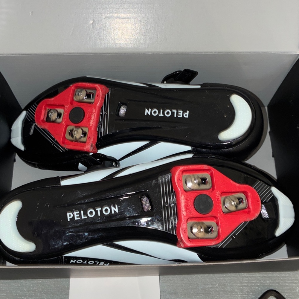 Peloton Cycling Shoes EU 40 Womens 9 / Mens 7 w/ Cleats,Tool Kit & Original Box - Picture 5 of 10